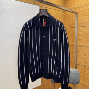 Luxury Prada Cardigan Red Cotton Wool Relaxed Fit Material Selection Strict Quality Control 3D Stitching Natural Drape Embroidery