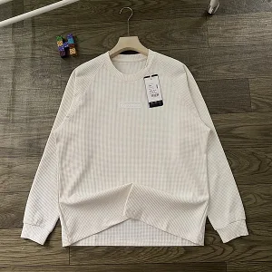 Luxury Reps The North Face Long-Sleeved T-Shirt Red