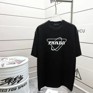 High Quality Designer Prada Short-Sleeved T-Shirt Red Spring Summer