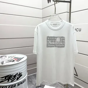 AAA Super Clone Margiela Short-Sleeved T-Shirt Red Spring Summer