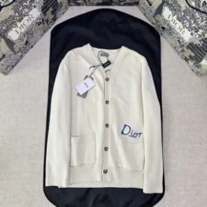 Super Clone High Quality Dior Cardigan Red Cotton Combed Nylon Enhanced Comfort Minimalist Style High-End Quality Embroidery Patch