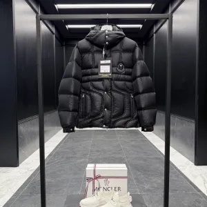Super Clone High Quality Moncler Jackets Red Goose Down Tear-Resistant Fabric Lace Quilted Pattern Embroidery Patch Zippered Pocket