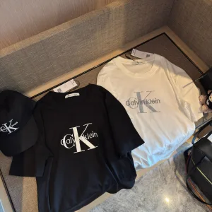Luxury Calvin Klein Short-Sleeved T-Shirt