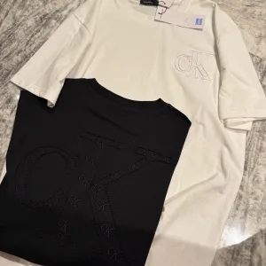 Luxury Calvin Klein Short-Sleeved T-Shirt