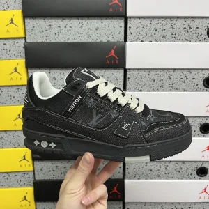 AAA Super Clone Louis Vuitton Sneakers Ash