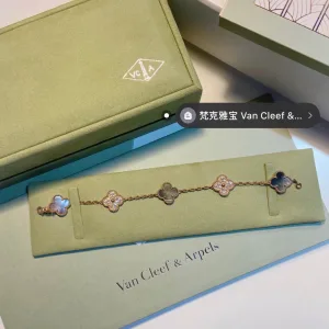 AAA Super Clone Van Cleef & Arpels Bracelet Golden