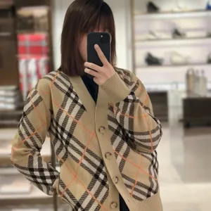 Luxury High Quality Burberry Outerwear Color Wool Blend Twill
