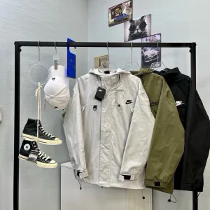 Reps Nike Outerwear Green