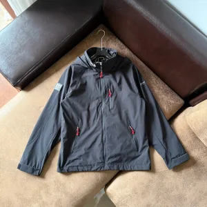 Luxury Helly Hansen Coat Red Woven Fabric Water-Repellent Sophistication
