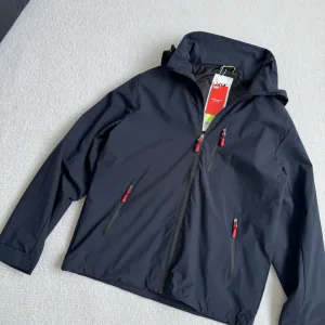 AAA Helly Hansen Coat Red Woven Fabric Water-Repellent Sophistication