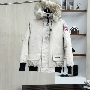 Designer Canada Goose Jacket Red Cotton Feather Down Duck Polyester Nylon Fiber Fleece Embroidery