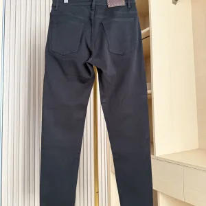 AAA Luxury Valentino Jeans Red Denim Easy To Match Slim Fit Leather Patch