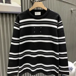 Reps Margiela Short-Sleeved T-Shirt Red Cotton Pure Wool Understated Luxury Premium Quality Winter