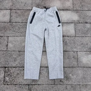 High Quality Nike Trousers Red Fleece Lightweight And Comfortable To Wear Adjustable Waistband Zippered Pocket