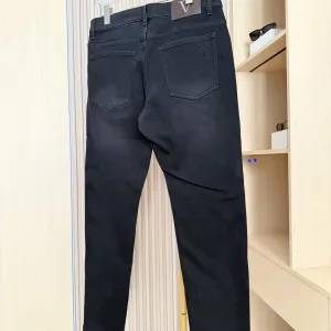 Designer AAA Versace Jeans Red Denim Suitable For All Body Types A Touch Of Understated Luxury