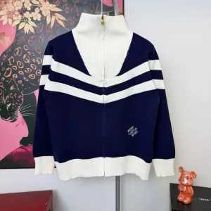 High Quality Louis Vuitton Coat Red Wool Jacquard Autumn Winter Embroidery Patch
