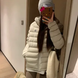 Reps Luxury Lululemon Outerwear Red Goose Down Water-Repellent Fabric Autumn Winter And Quilted Pattern Patch